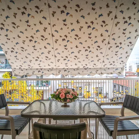 Yianni's Home-comfort In דירה *