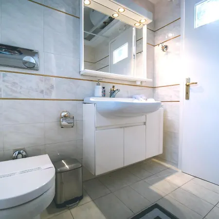 Yianni's Home-comfort In